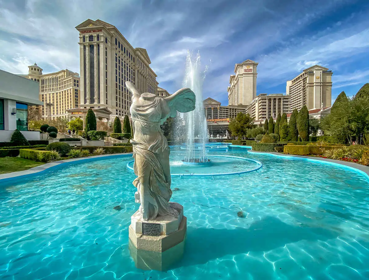 3 Reasons Why Caesars Palace Is So Expensive (Las Vegas) - FeelingVegas